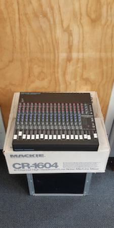mackie_mixer_1